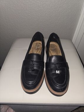 Clarks Black Leather Tassel Loafers with Brown Trims
